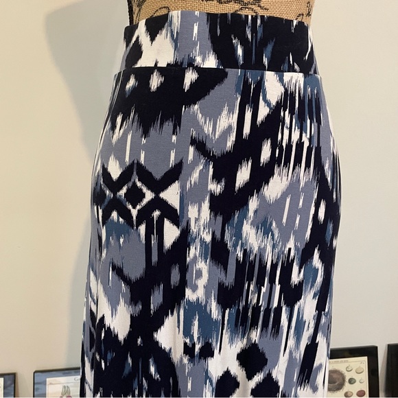 Banana Republic Blue pattern maxi skirt - Picture 3 of 6